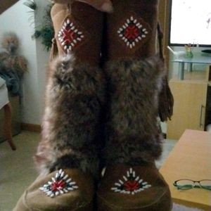 Minnetonka moccasin boots